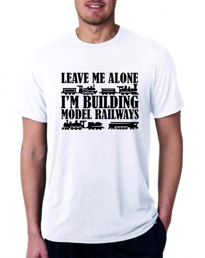 Leave me alone I'm building model railways Férfi póló